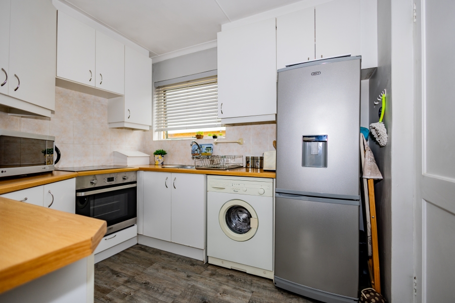 1 Bedroom Property for Sale in Oakglen Western Cape